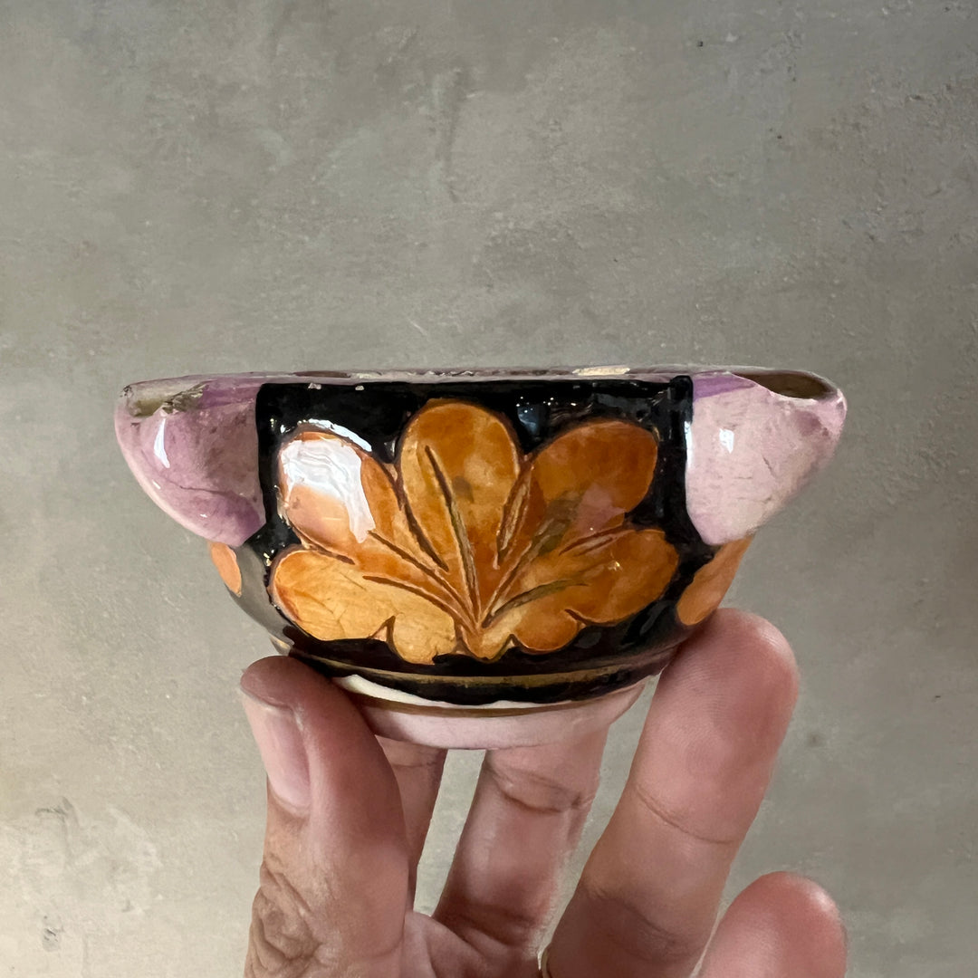 Vintage ceramic ashtray flower