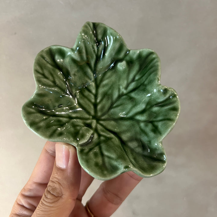 Vintage BORDALLO PINHEIRO Portugal mini leaf plate