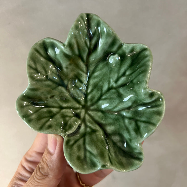 Vintage BORDALLO PINHEIRO Portugal mini leaf plate