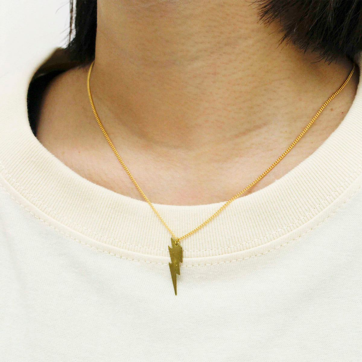 Aquvii（アクビ） | Thunder Necklace | 雷の形をしたシンプルな