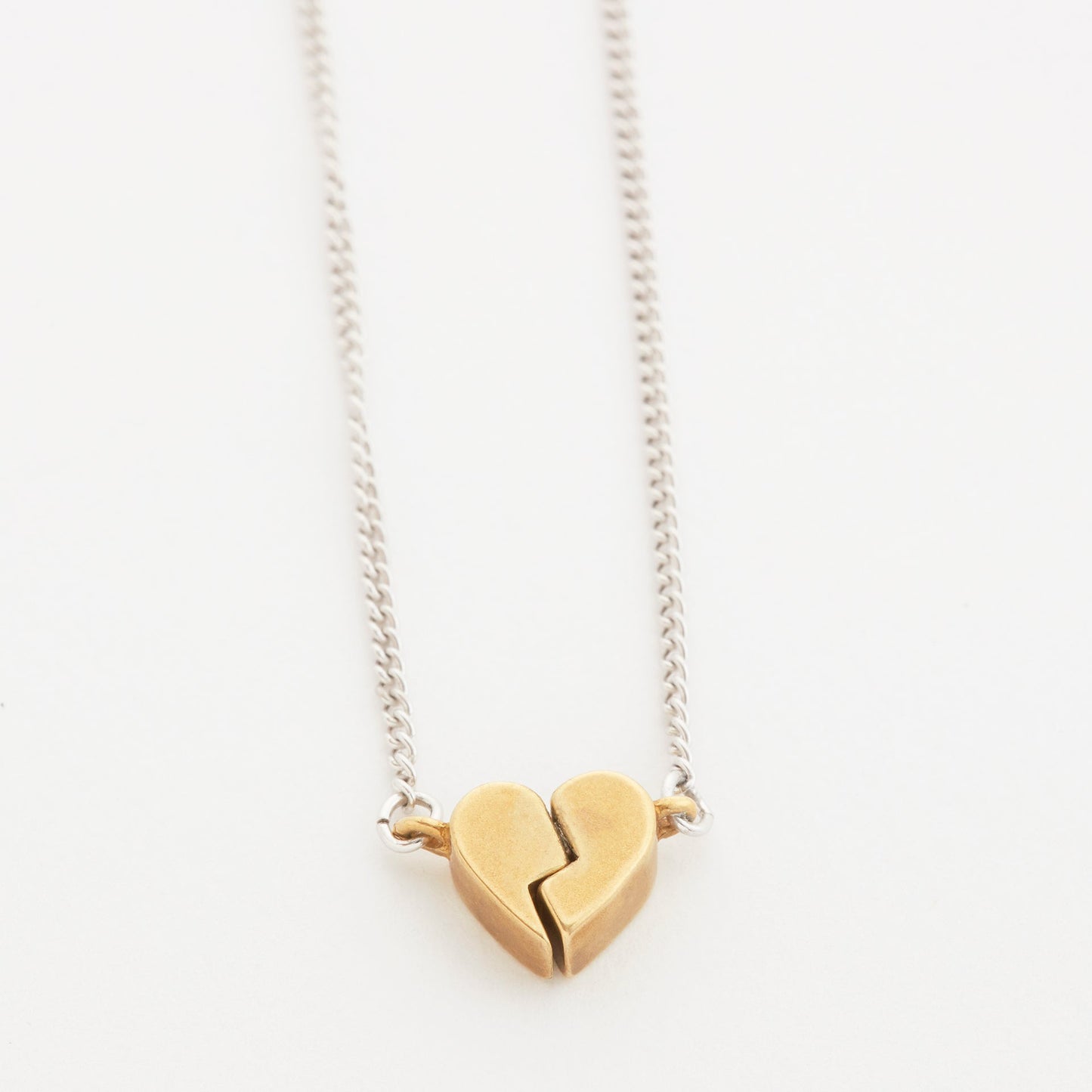 kissing necklace