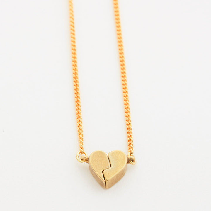 kissing necklace